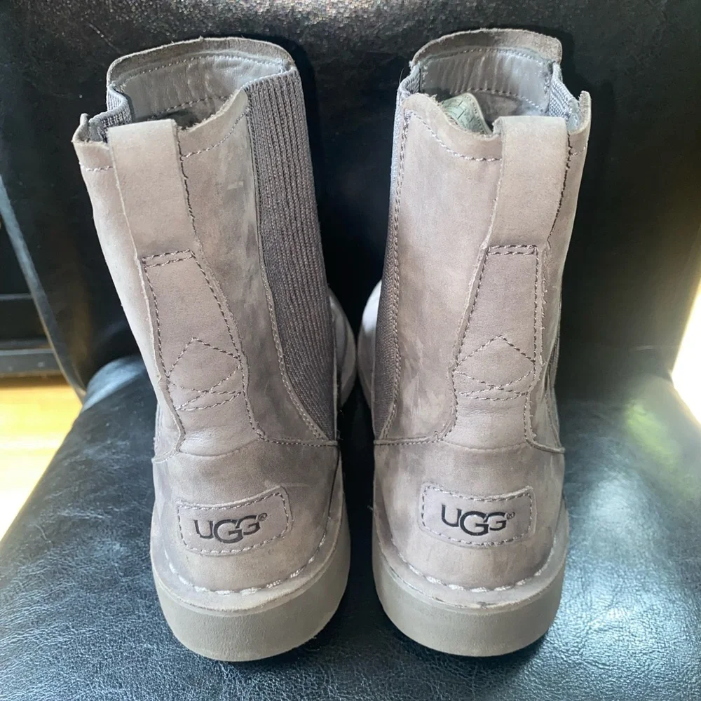 Ugg Lara Chelsea Ankle Boots - Picture 2 of 4